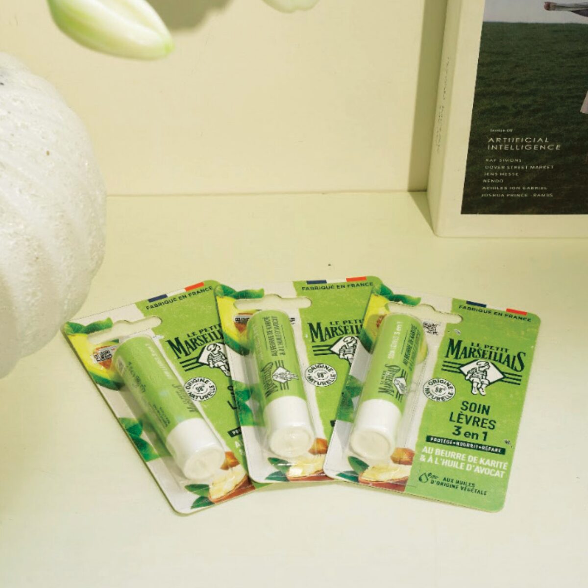 Son Dưỡng Môi 3 Trong 1 Le Petit Marseillais Với Chiết Xuất Bơ Hạt Mỡ Và Dầu Bơ 4.9g - Ảnh 5